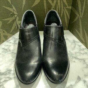 EUC~Born Outside zip Booties-Black ~sz 8